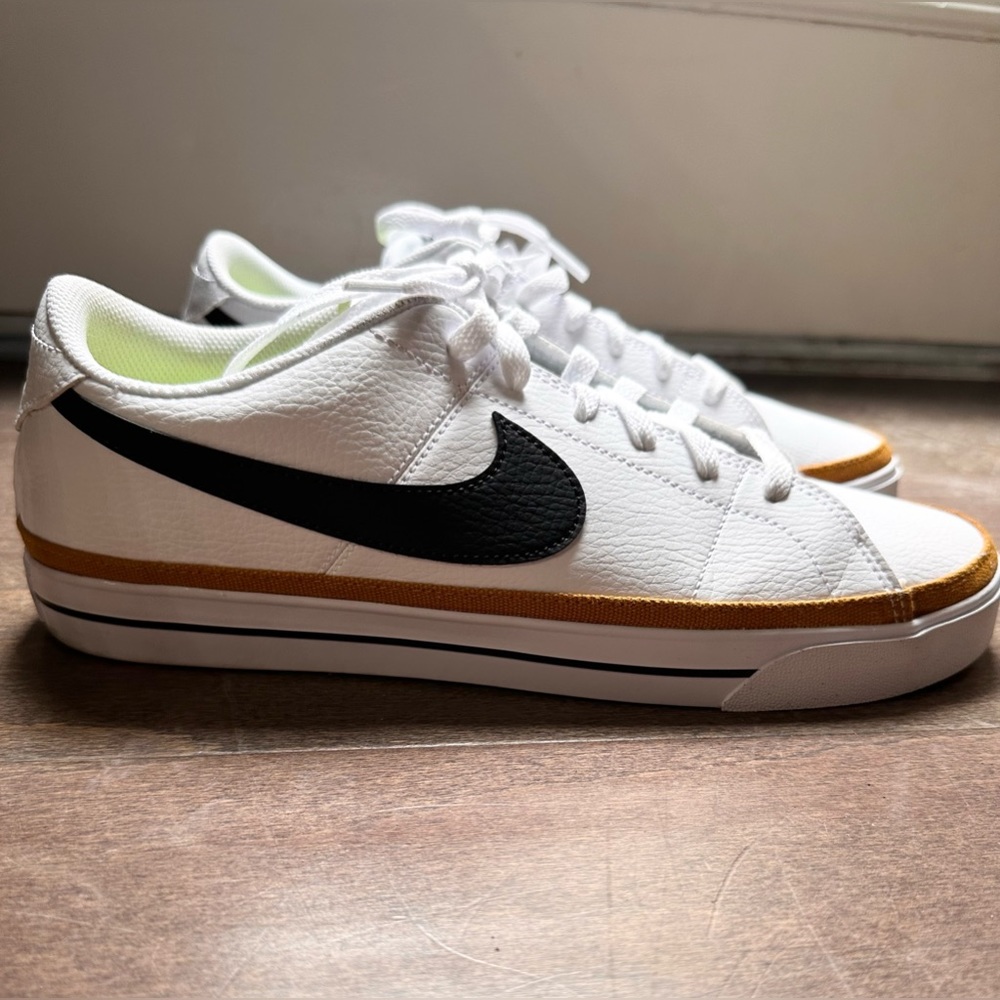 Nike Court Legacy, Women’s size 12, Men’s 10.5